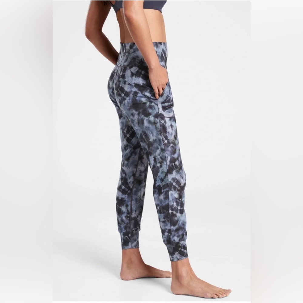 XL Athleta Salutation Jogger in tie dye